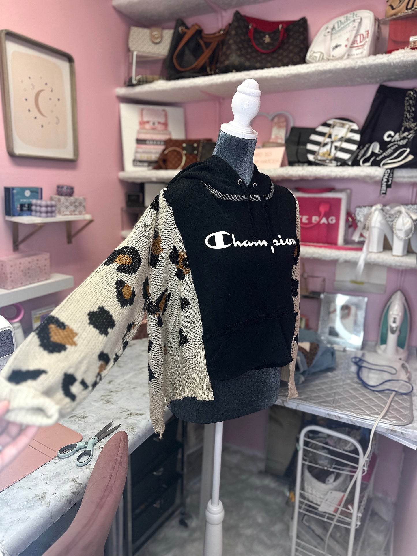 CHEETAH CHAMPION SWEATER HOODIE